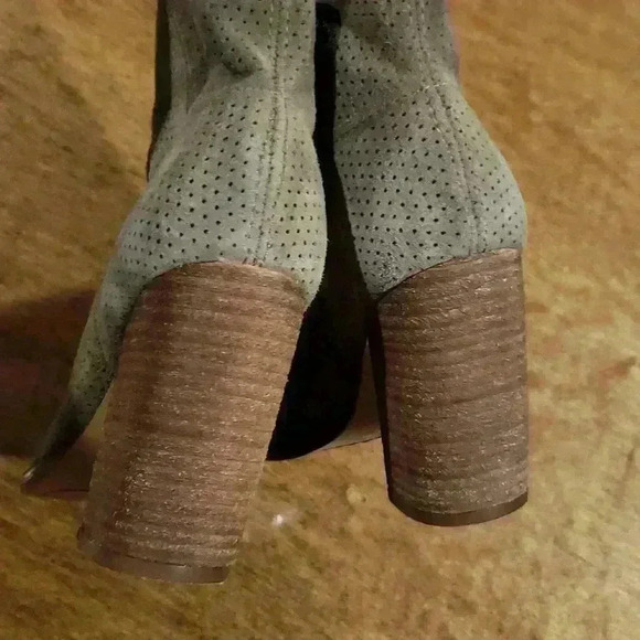 Vince Camuto Green Suede Booties 6.5 - Picture 5 of 7